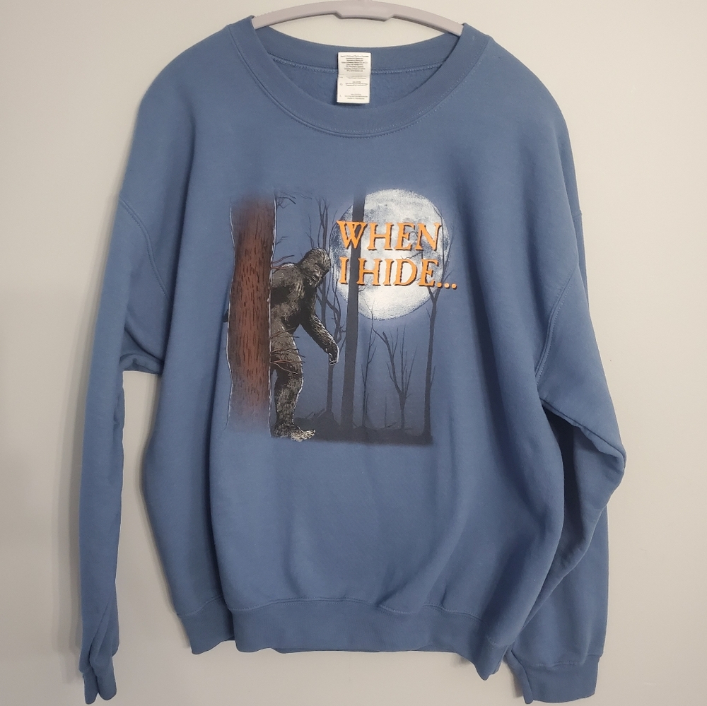 Gildan Men's Blue Sweatshirt Bigfoot Graphic NWOT Sz L Streetwear Casual Fall
